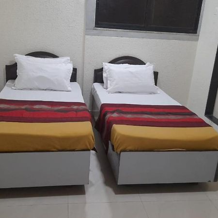 Shraddha Hotel مومباي المظهر الخارجي الصورة