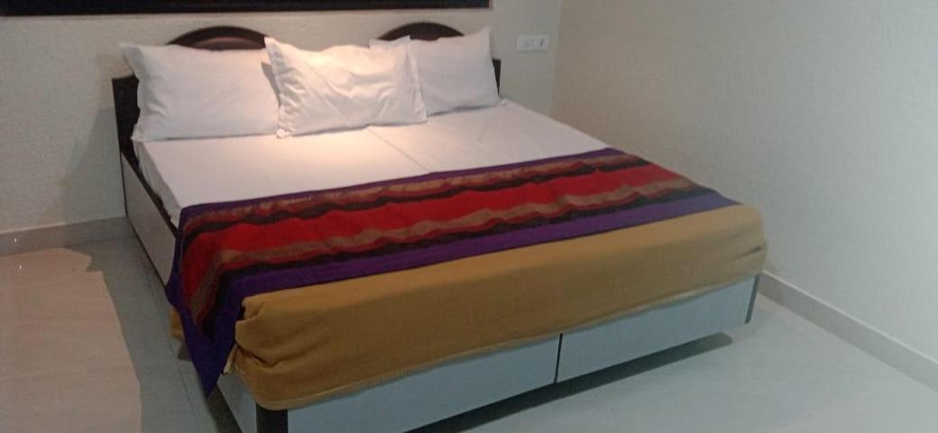 Shraddha Hotel مومباي المظهر الخارجي الصورة