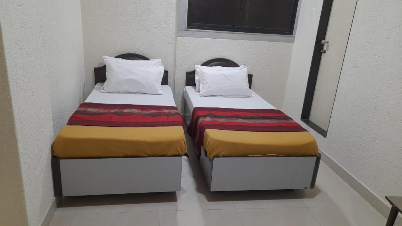 Shraddha Hotel مومباي المظهر الخارجي الصورة
